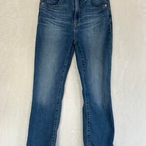 Gap high rise kick fit blue jeans Size 27